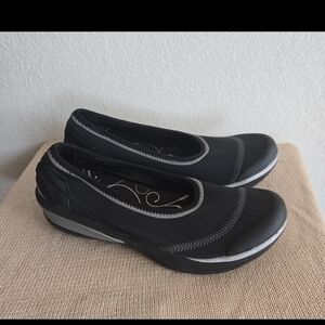 Bzees flats slip-on size 10 Black color